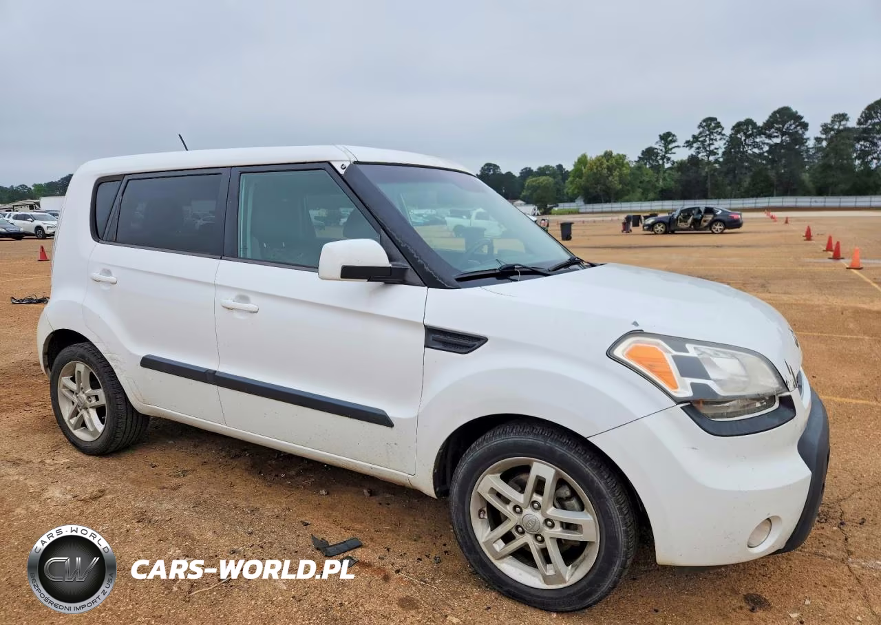 2011 Kia Soul + VIN:KNDJT2A23B7327493 - 4
