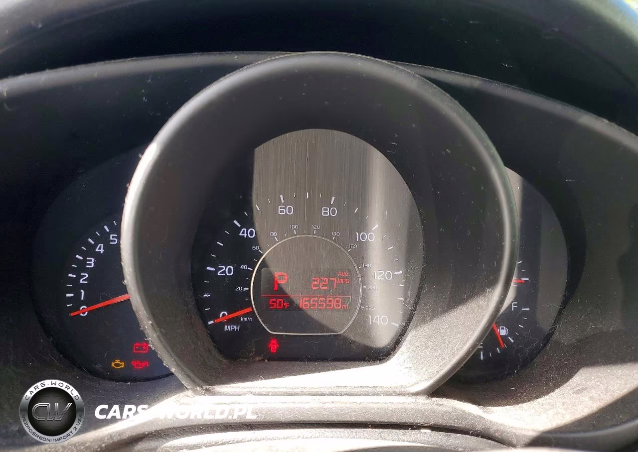 2015 Kia Soul + VIN:KNDJP3A53F7810783 - 9