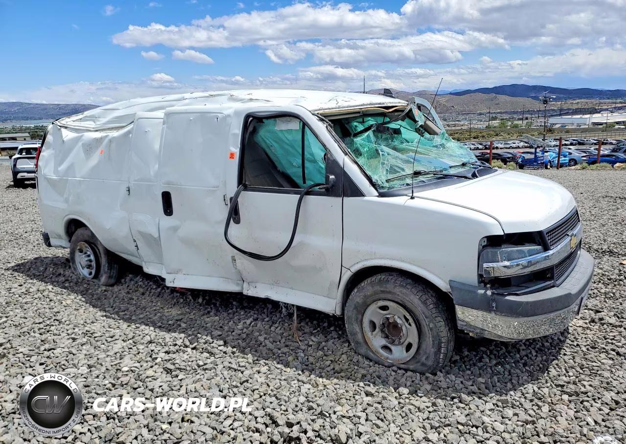 2018 Chevrolet Express G2500 VIN:1GCWGBFP6J1335538 - 4