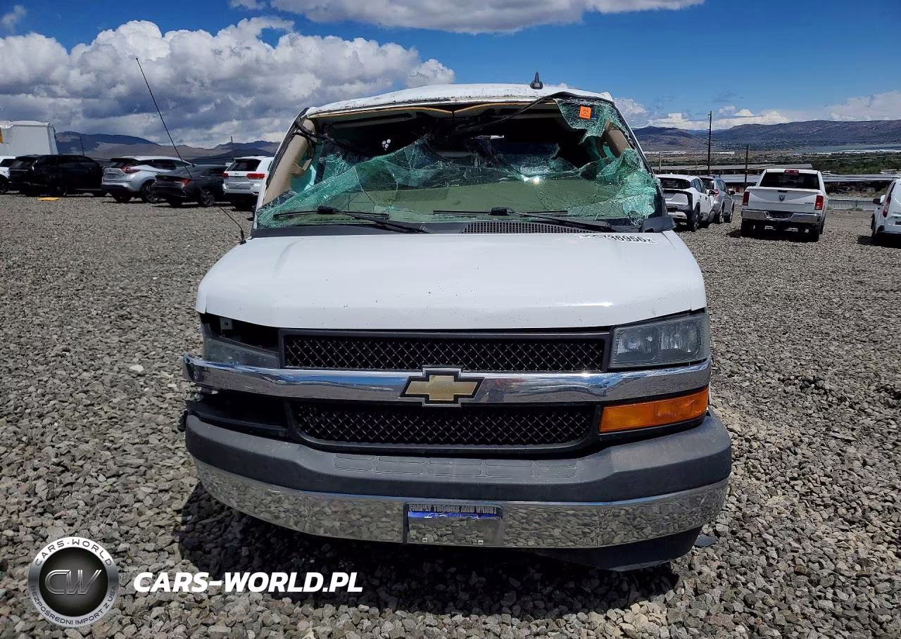 2018 Chevrolet Express G2500 VIN:1GCWGBFP6J1335538 - 5