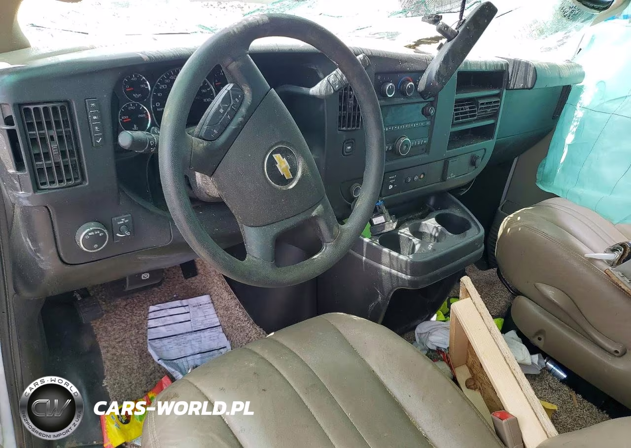2018 Chevrolet Express G2500 VIN:1GCWGBFP6J1335538 - 8