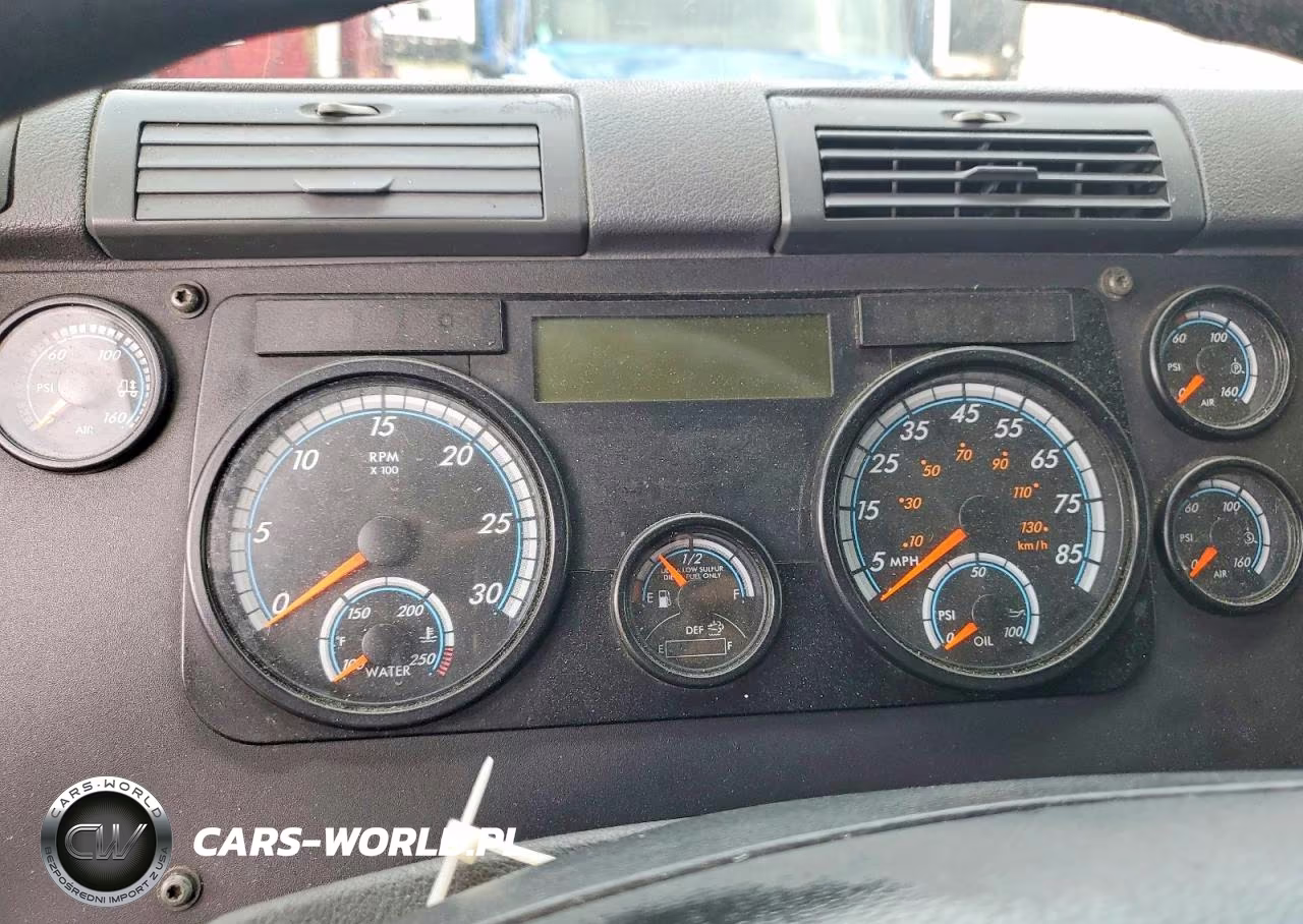 2015 Freightliner Cascadia 125 VIN:3AKJGLD5XFSGJ6075 - 8