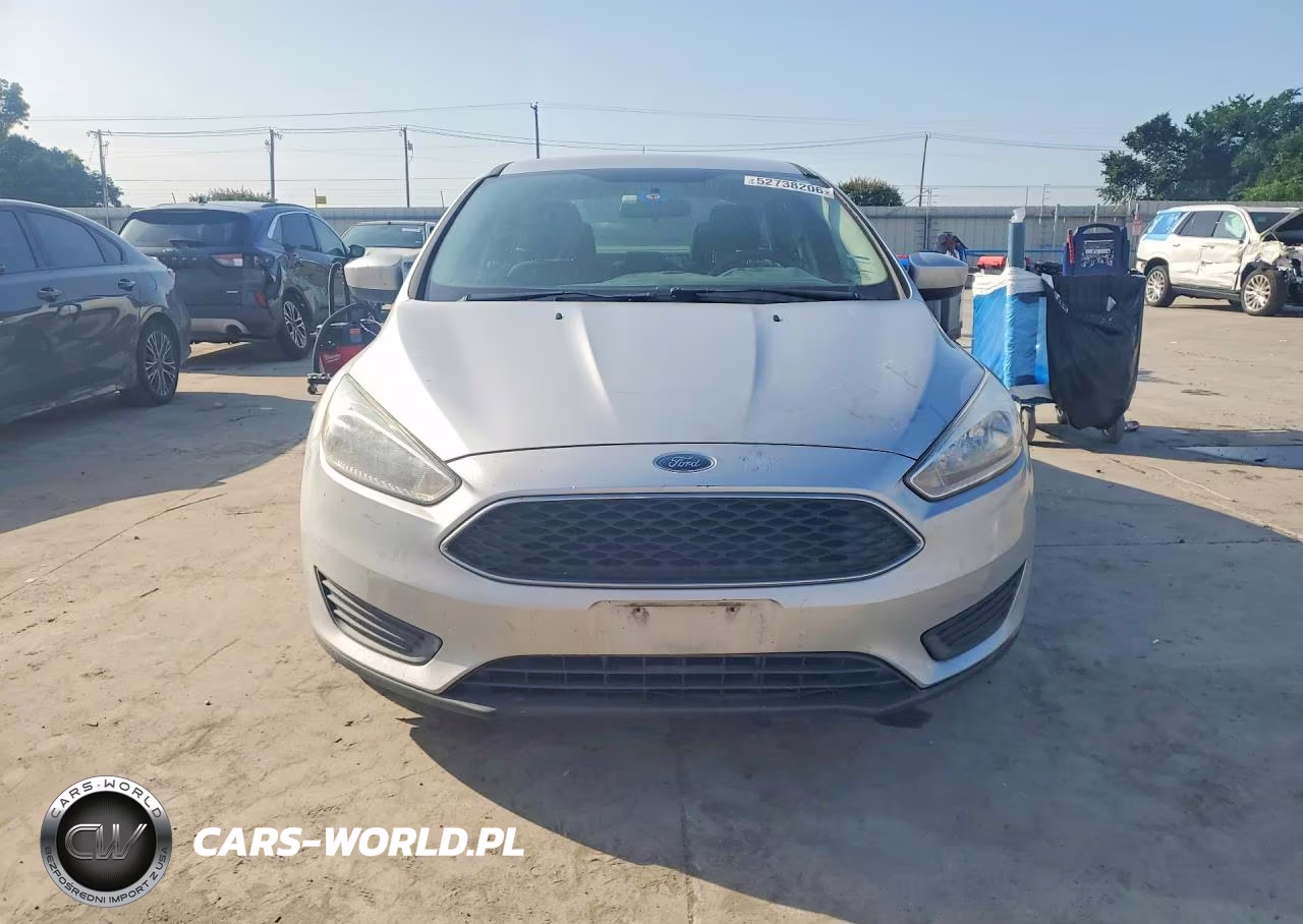 2018 Ford Focus Se VIN:1FADP3F24JL329121 - 5