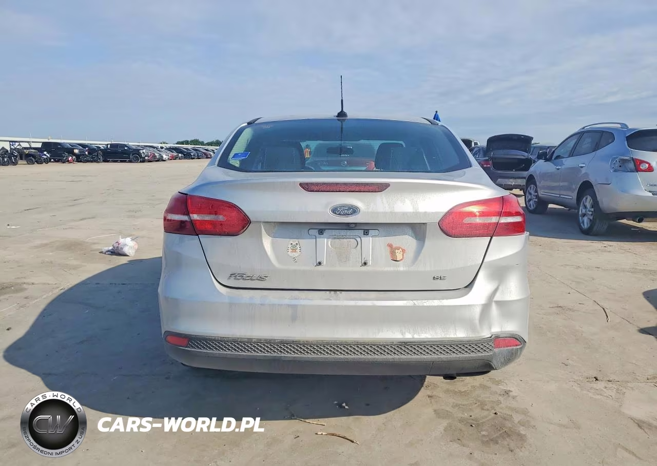 2018 Ford Focus Se VIN:1FADP3F24JL329121 - 6