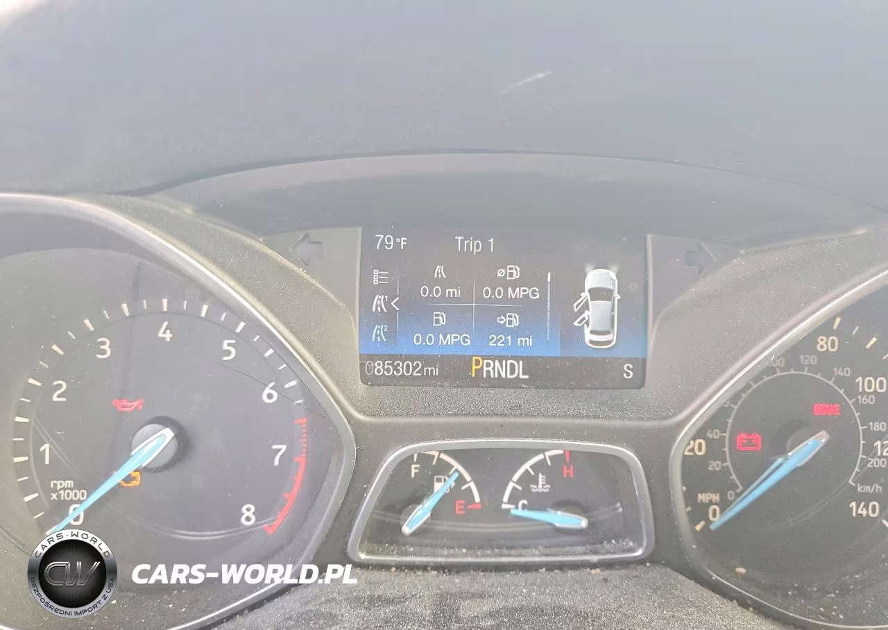 2018 Ford Focus Se VIN:1FADP3F24JL329121 - 9