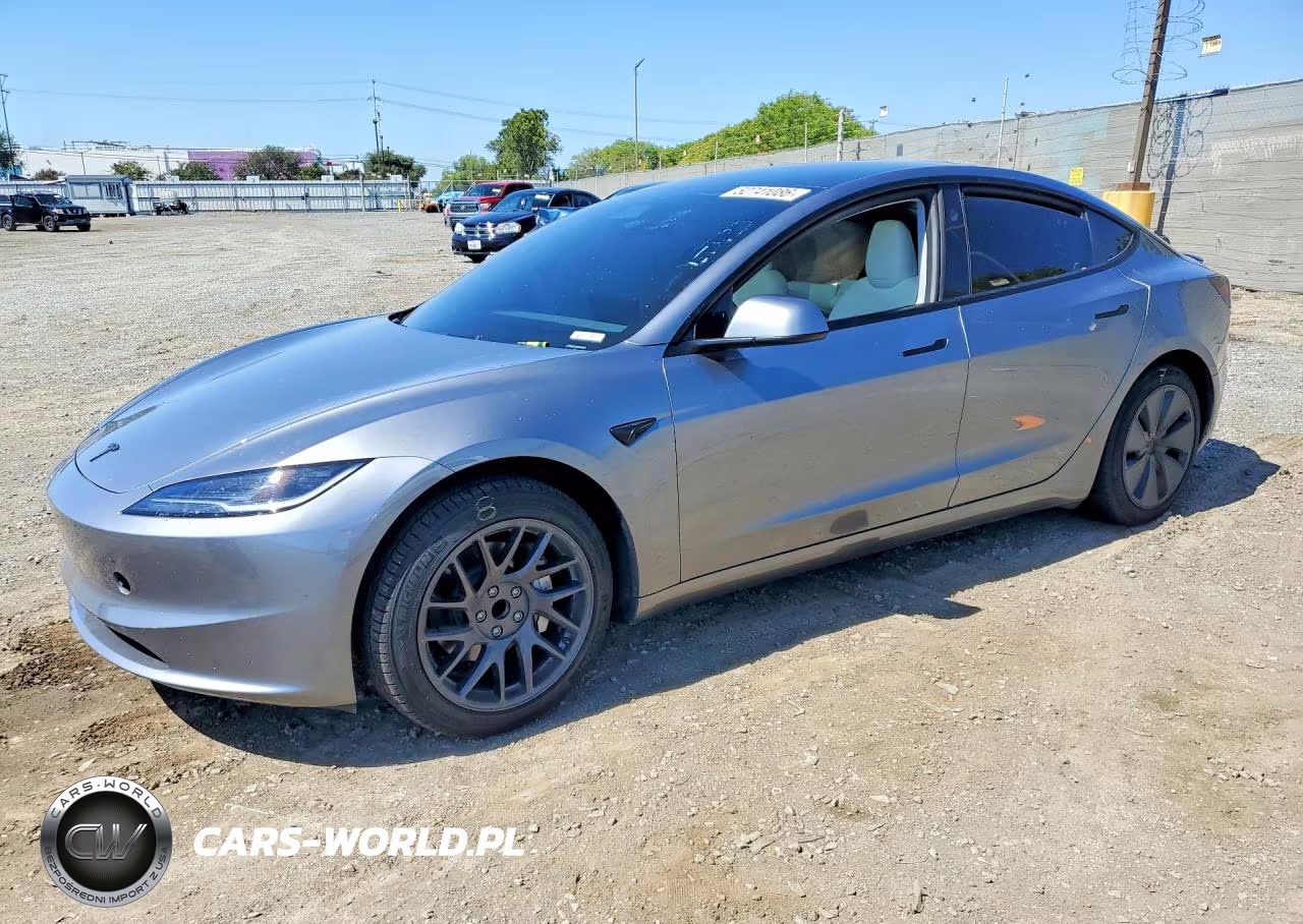 2025 Tesla Model 3 – zdjęcie 1 z 13