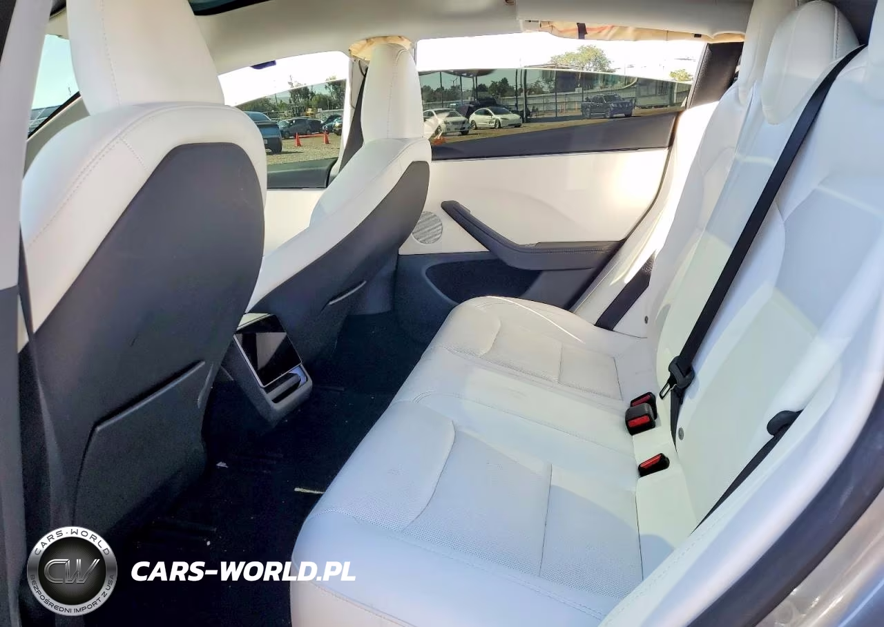 2025 Tesla Model 3 VIN:5YJ3E1EA8SF937477 - 10