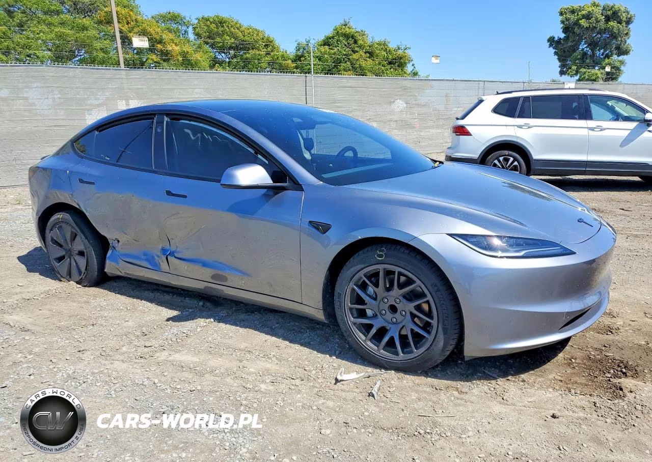 2025 Tesla Model 3 VIN:5YJ3E1EA8SF937477 - 4