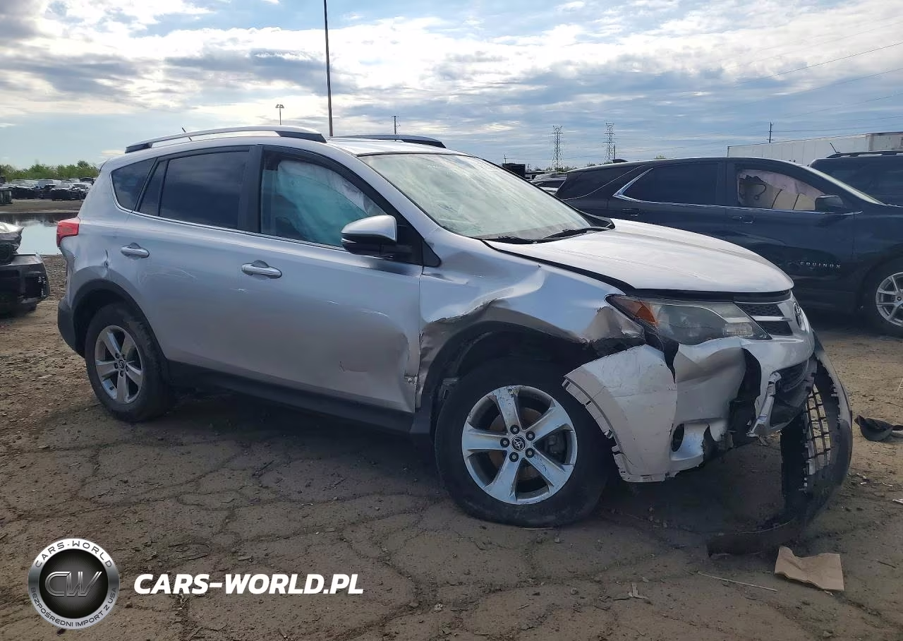 2015 Toyota Rav4 Xle VIN:2T3RFREVXFW239977 - 4