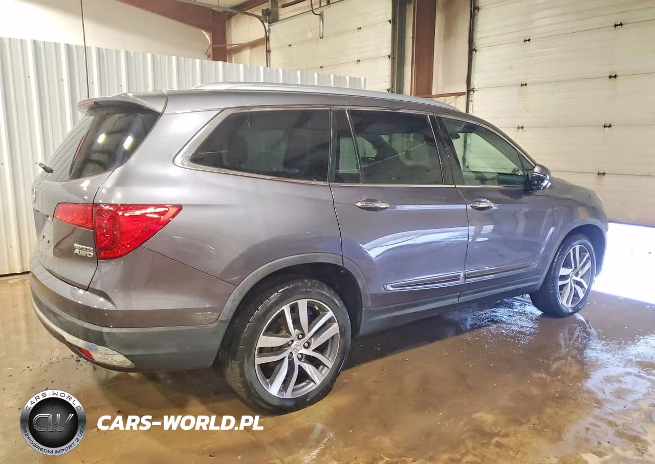 2018 Honda Pilot Touring VIN:5FNYF6H9XJB039799 - 3