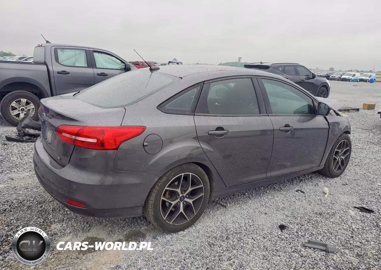 2017 Ford Focus Sel VIN:1FADP3H28HL244466 - 3