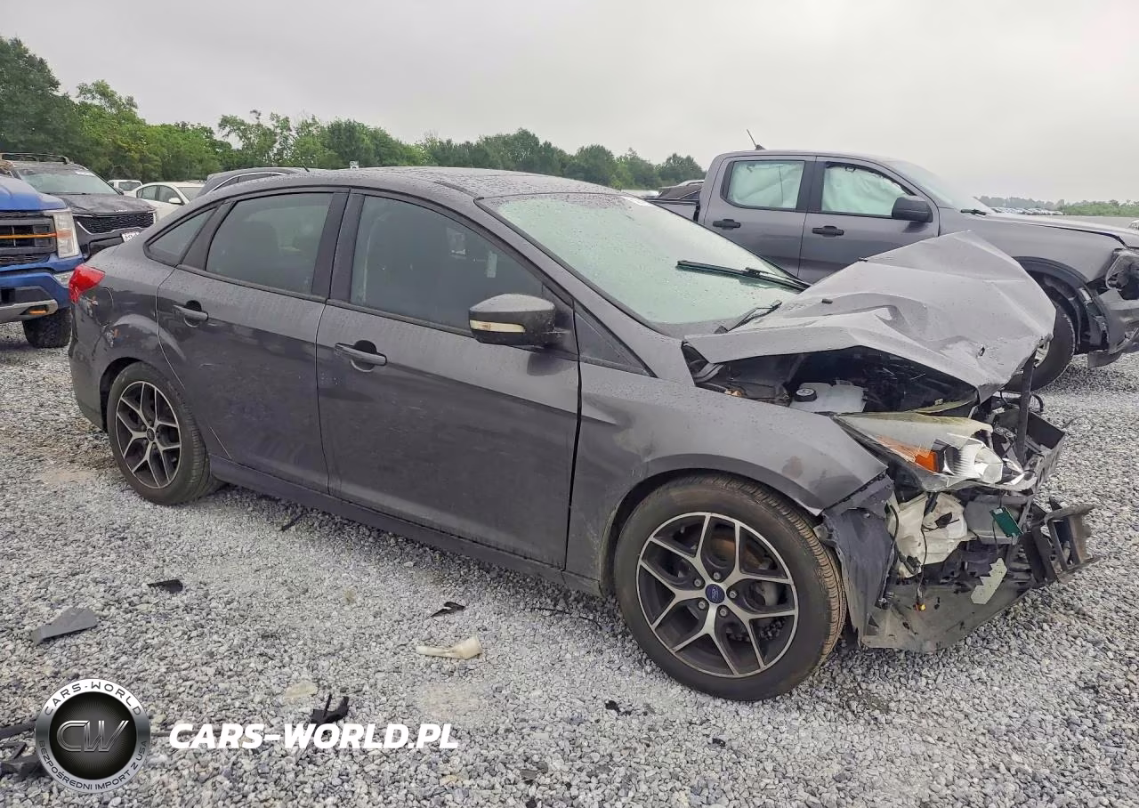 2017 Ford Focus Sel VIN:1FADP3H28HL244466 - 4