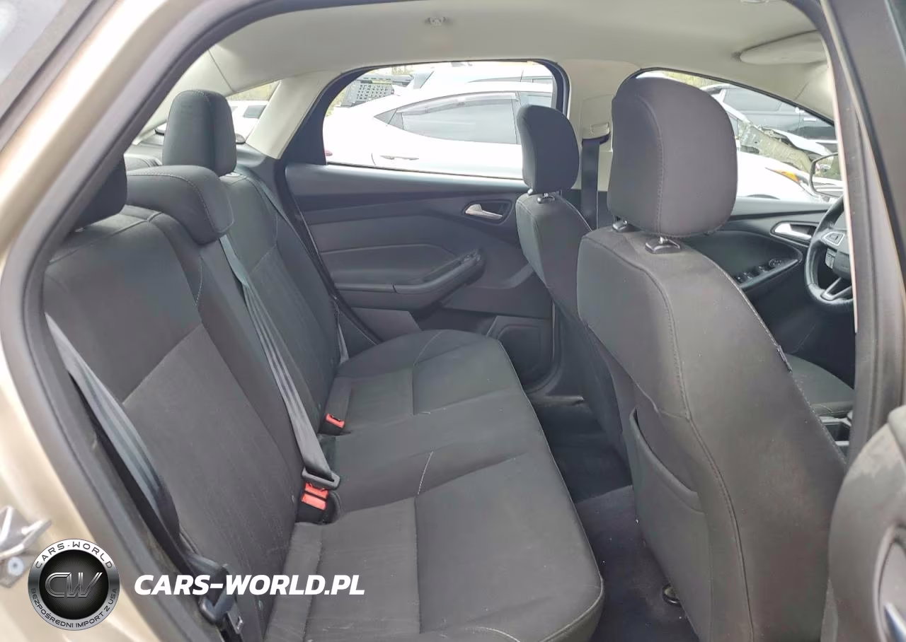 2017 Ford Focus Se VIN:1FADP3F24HL207627 - 10