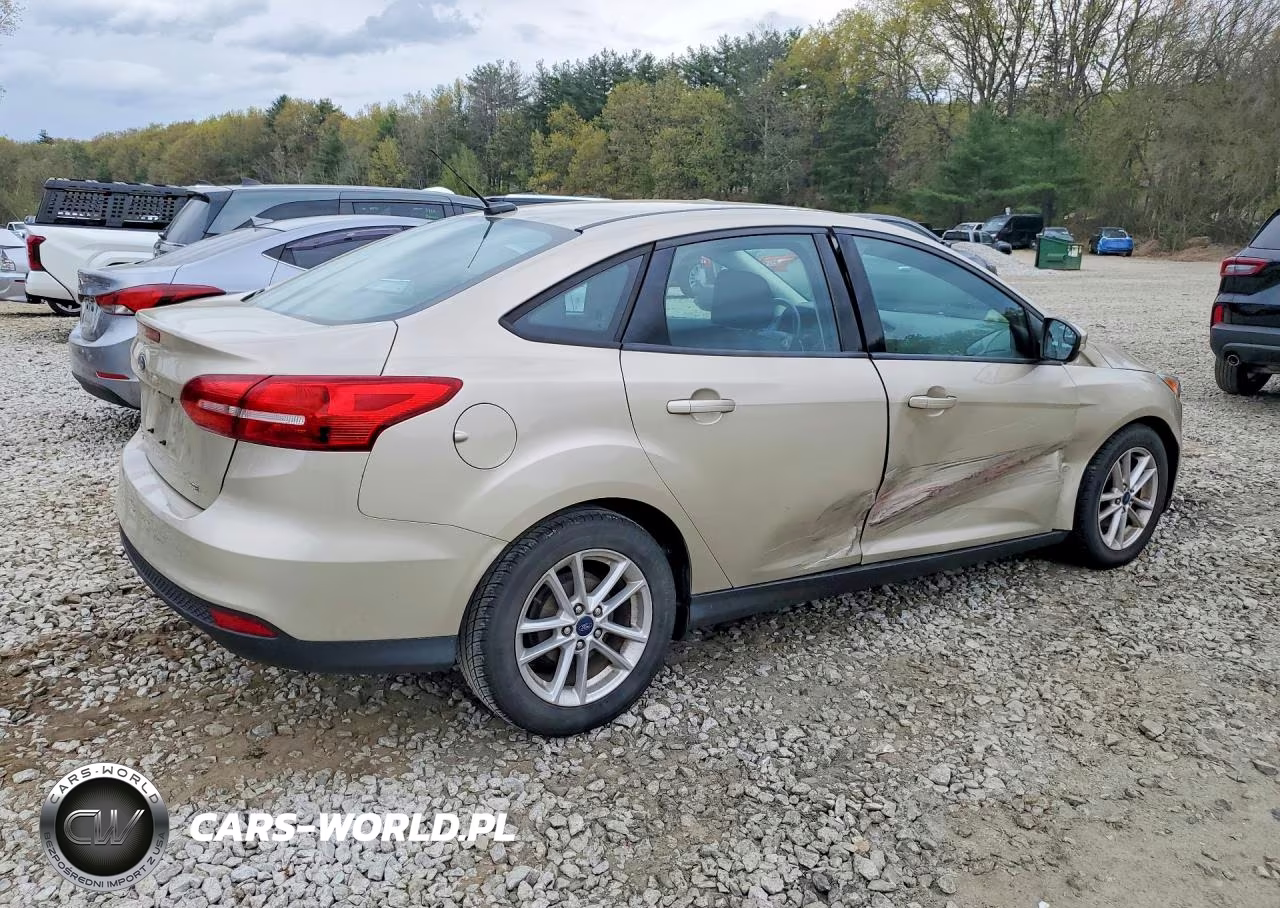 2017 Ford Focus Se VIN:1FADP3F24HL207627 - 3