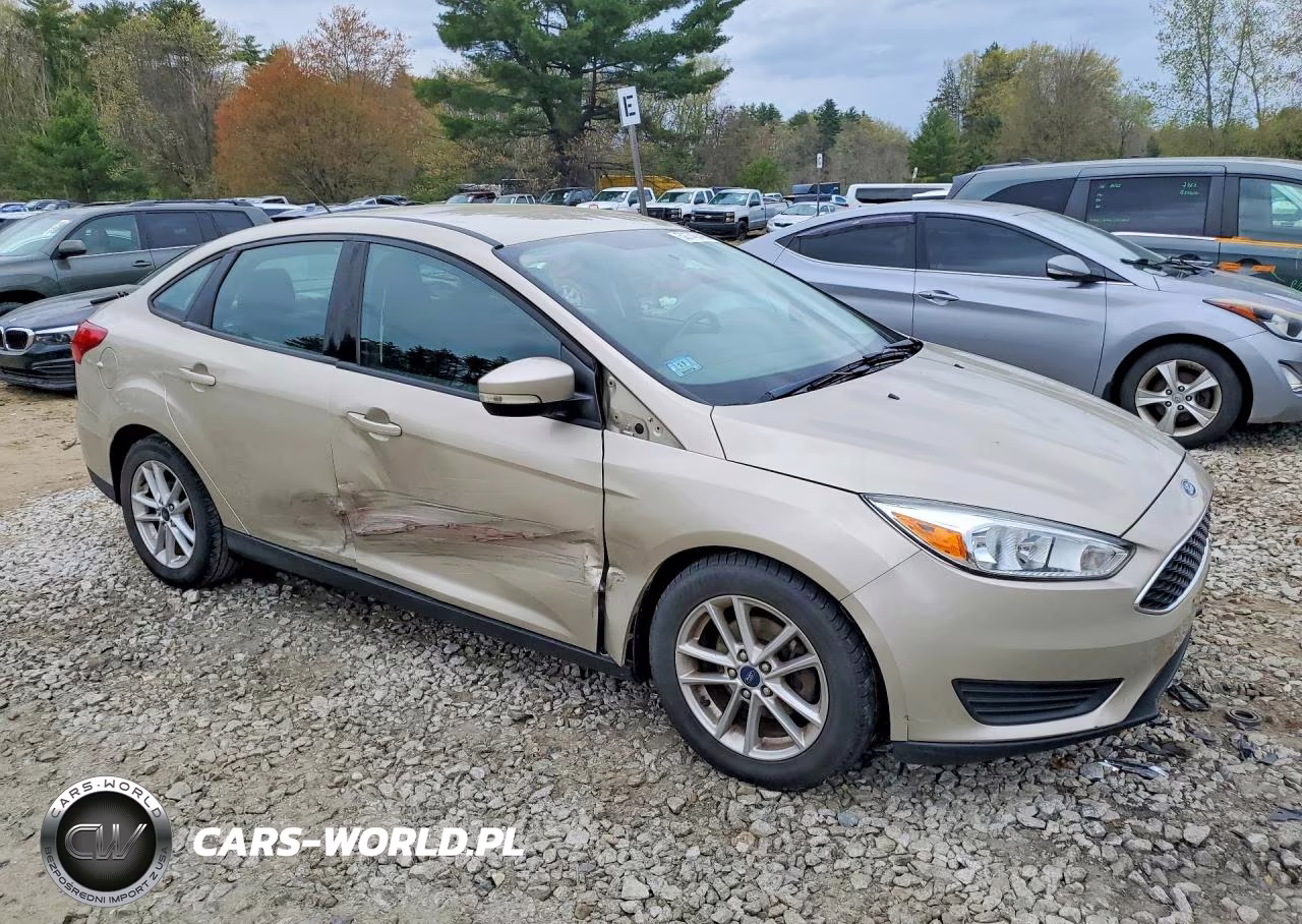 2017 Ford Focus Se VIN:1FADP3F24HL207627 - 4