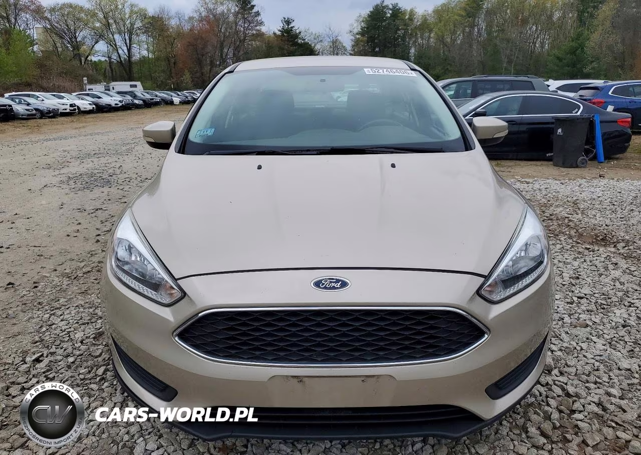 2017 Ford Focus Se VIN:1FADP3F24HL207627 - 5