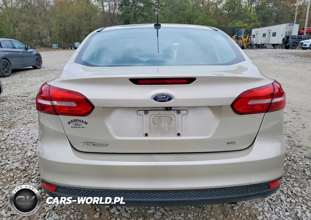 2017 Ford Focus Se VIN:1FADP3F24HL207627 - 6