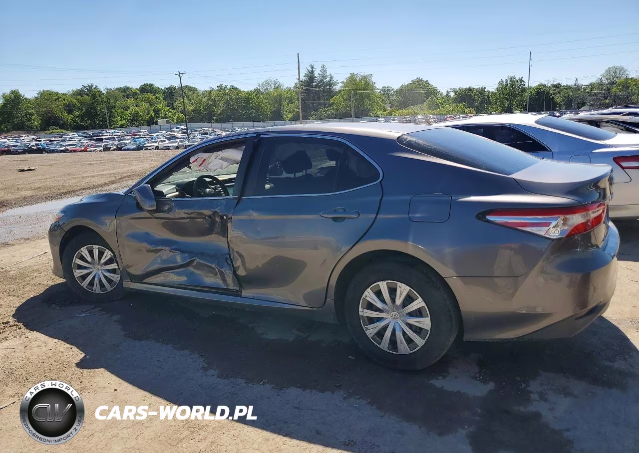 2018 Toyota Camry L VIN:4T1B11HK1JU610450 - 2