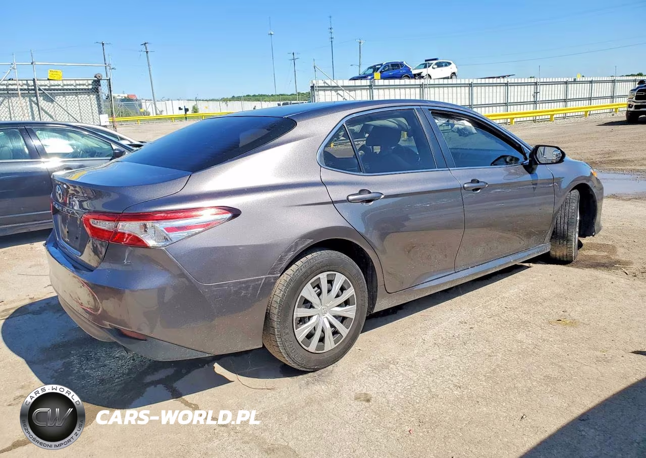 2018 Toyota Camry L VIN:4T1B11HK1JU610450 - 3