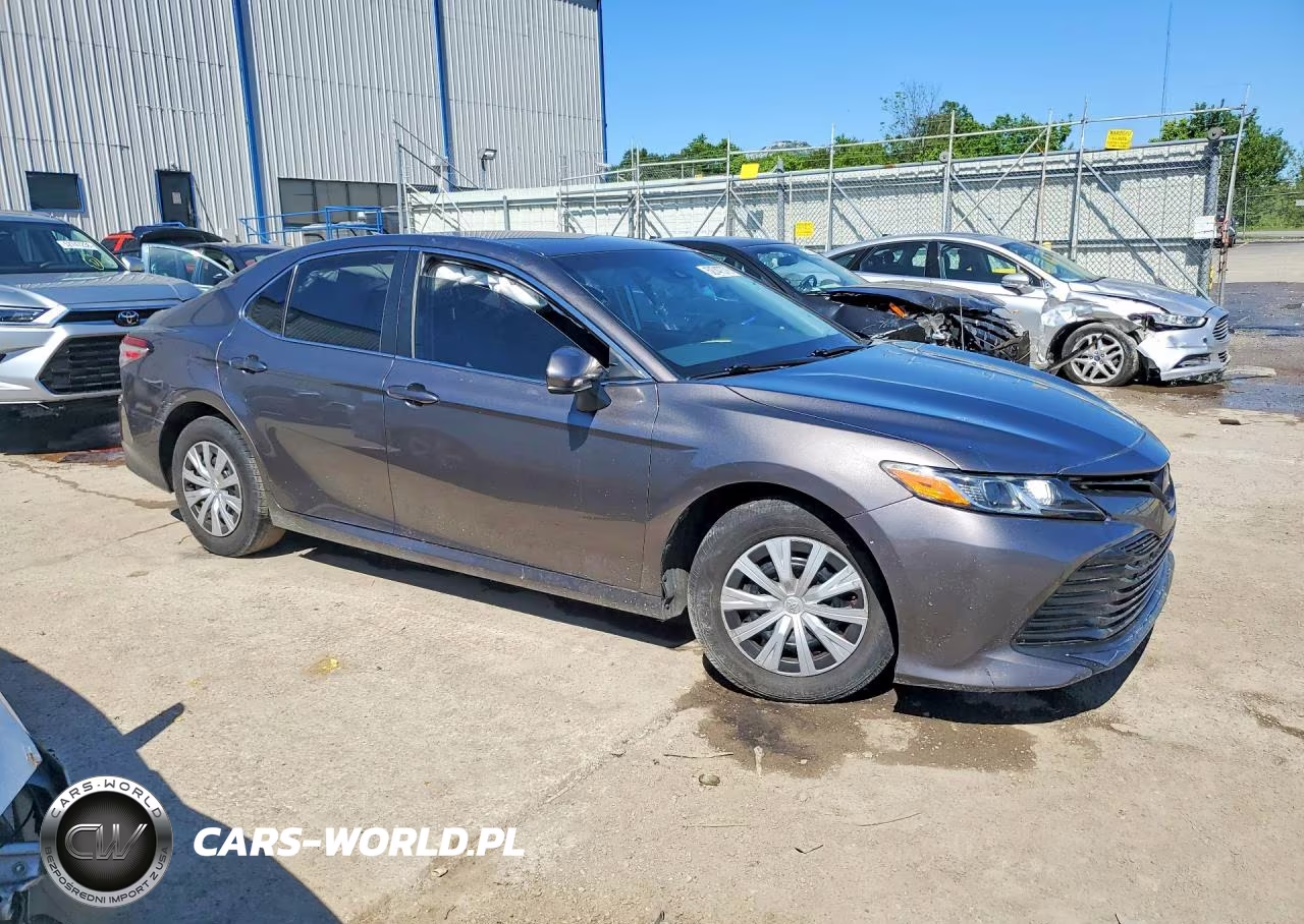 2018 Toyota Camry L VIN:4T1B11HK1JU610450 - 4