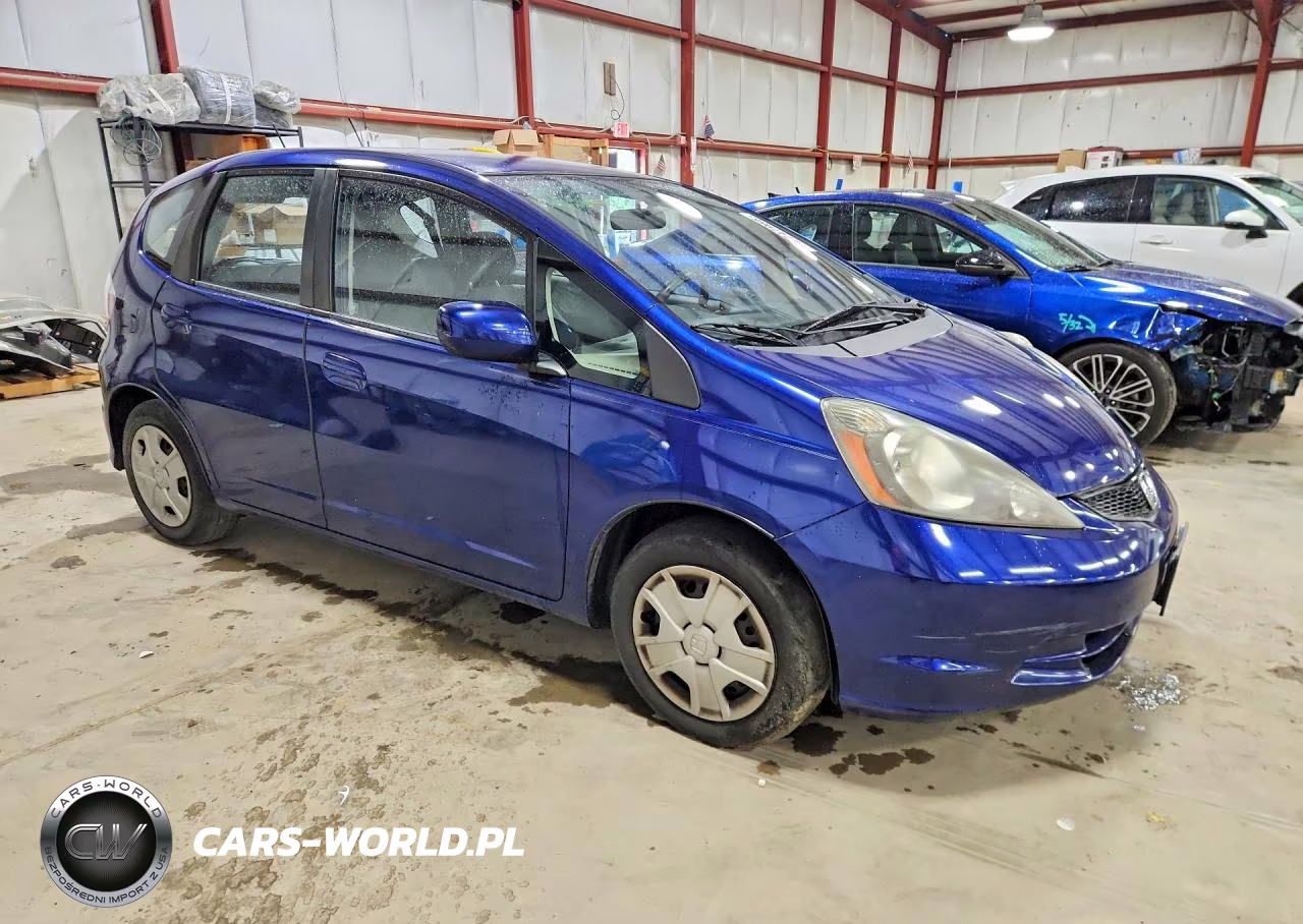 2013 Honda Fit VIN:JHMGE8H38DC017399 - 4
