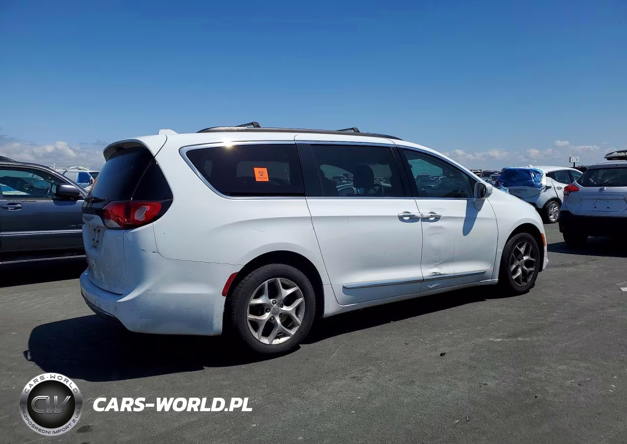 2017 Chrysler Pacifica Touring L VIN:2C4RC1BG3HR587844 - 3