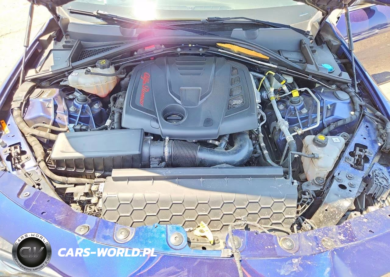 2019 Alfa Romeo Giulia Ti VIN:ZARFAMBNXK7604078 - 11