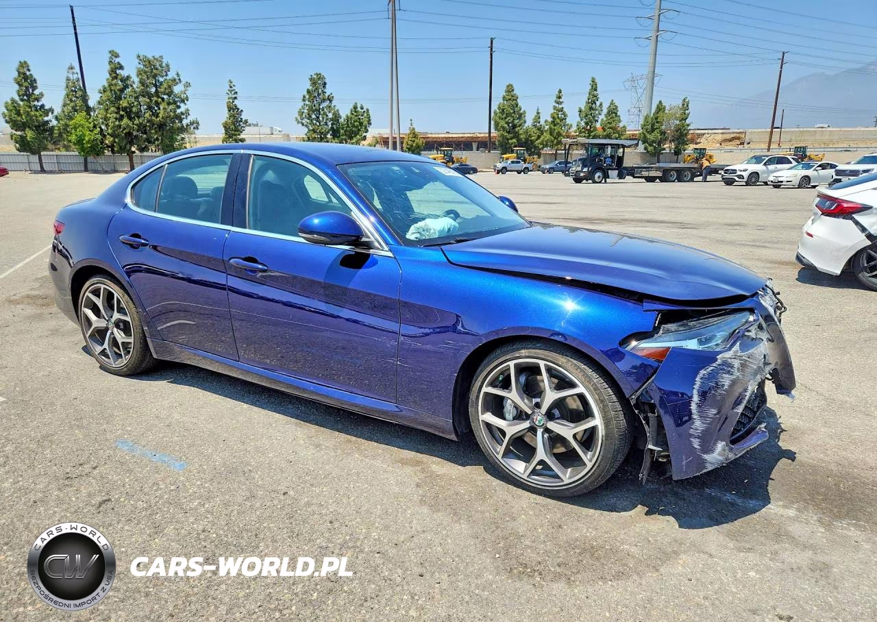 2019 Alfa Romeo Giulia Ti VIN:ZARFAMBNXK7604078 - 4