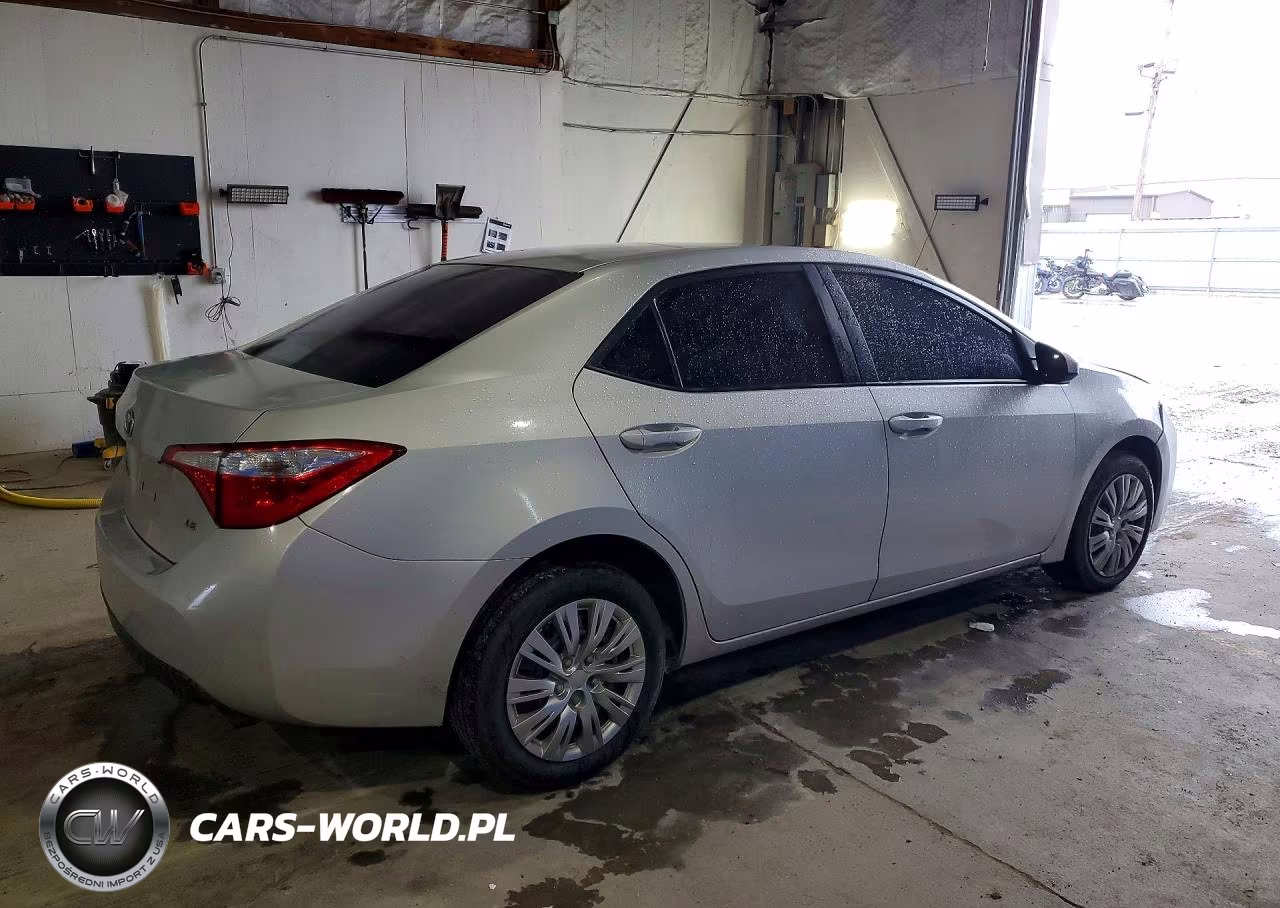 2016 Toyota Corolla Le VIN:2T1BURHE7GC586990 - 3