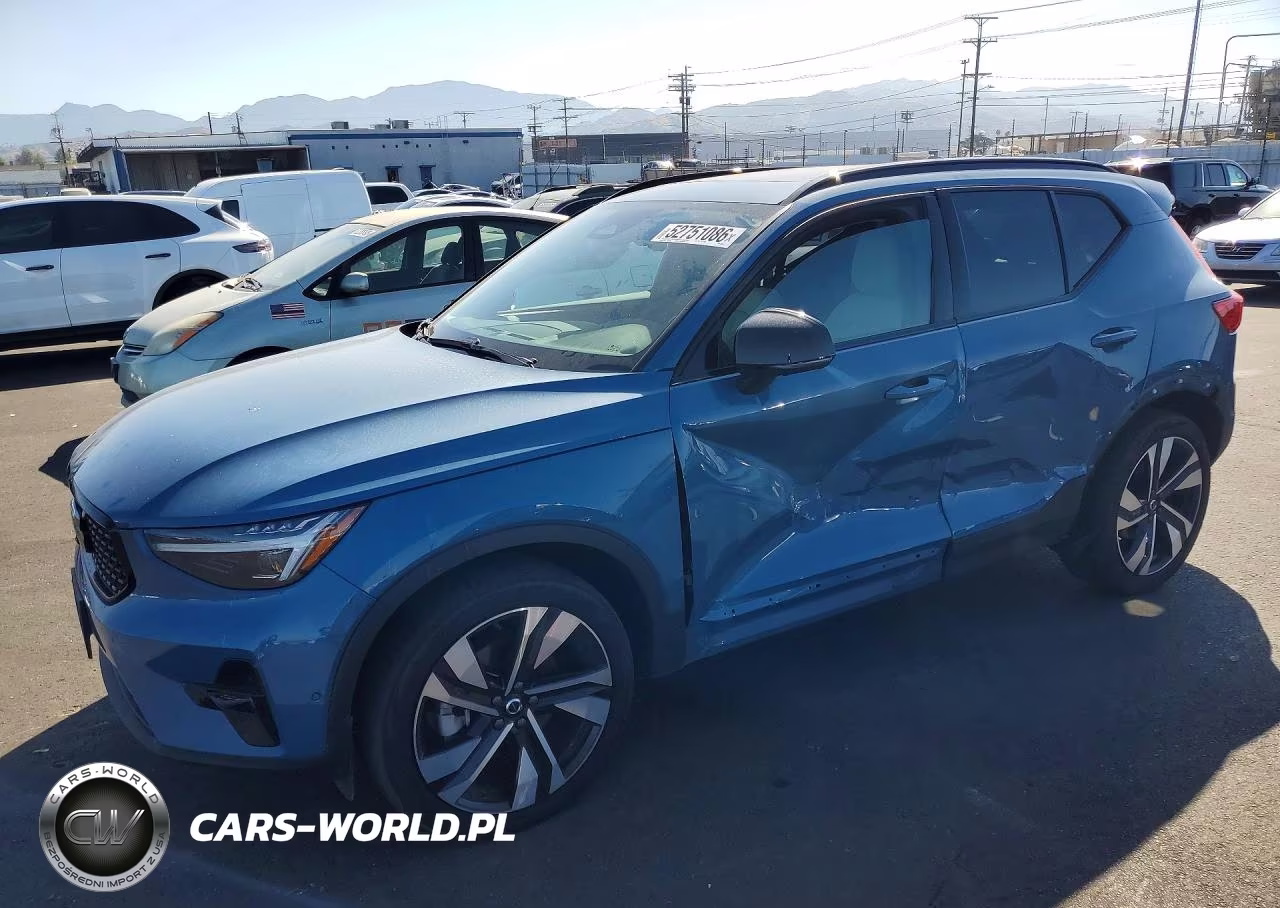 2024 Volvo Xc40 Plus – zdjęcie 1 z 13