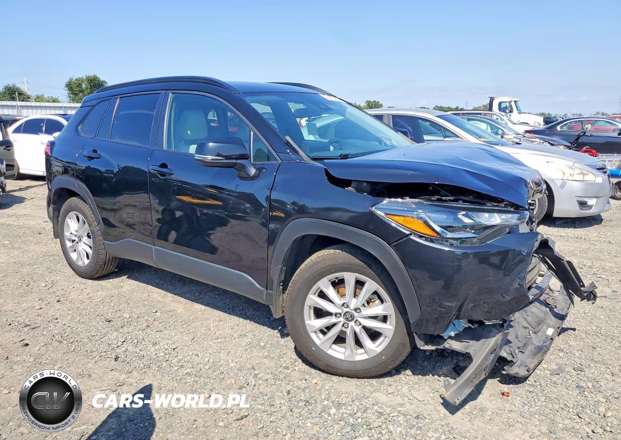 2022 Toyota Corolla Cross Le VIN:7MUBAABG5NV040185 - 4