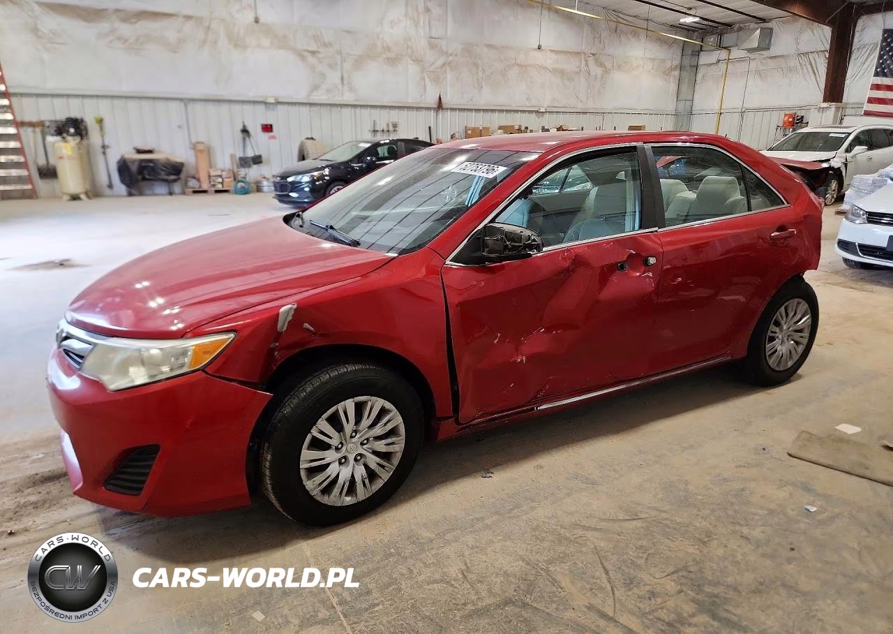 2013 Toyota Camry Le – zdjęcie 1 z 12