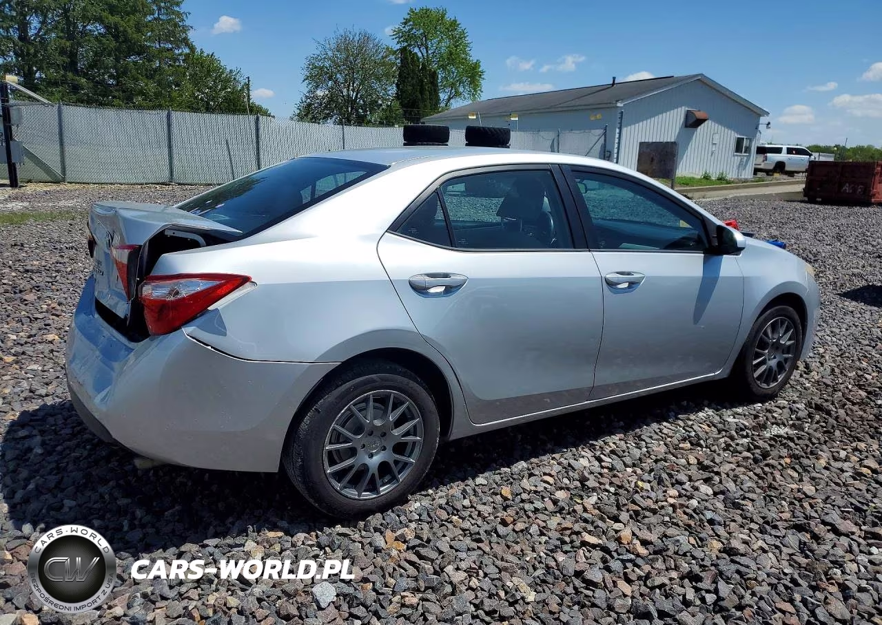 2015 Toyota Corolla Le VIN:5YFBURHE0FP240164 - 3