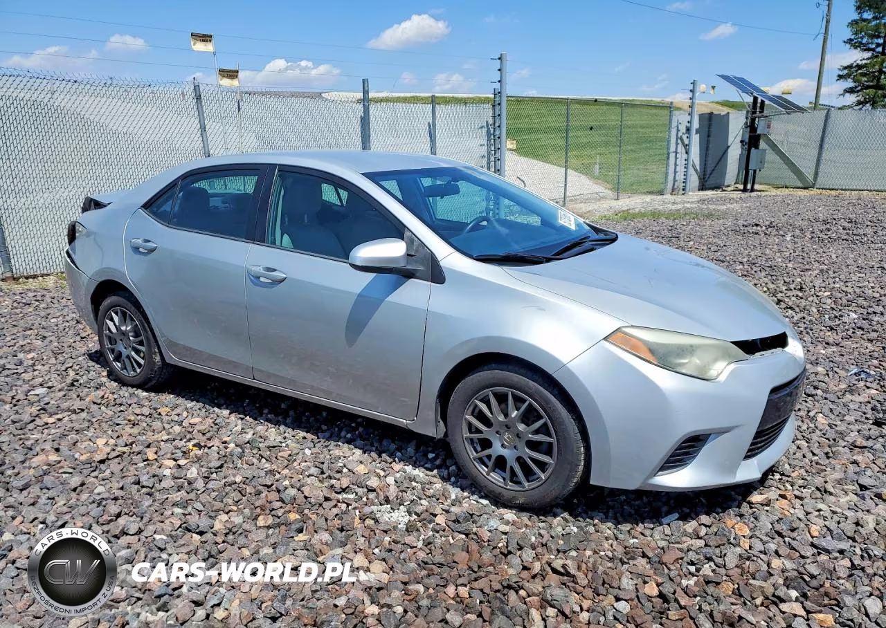 2015 Toyota Corolla Le VIN:5YFBURHE0FP240164 - 4