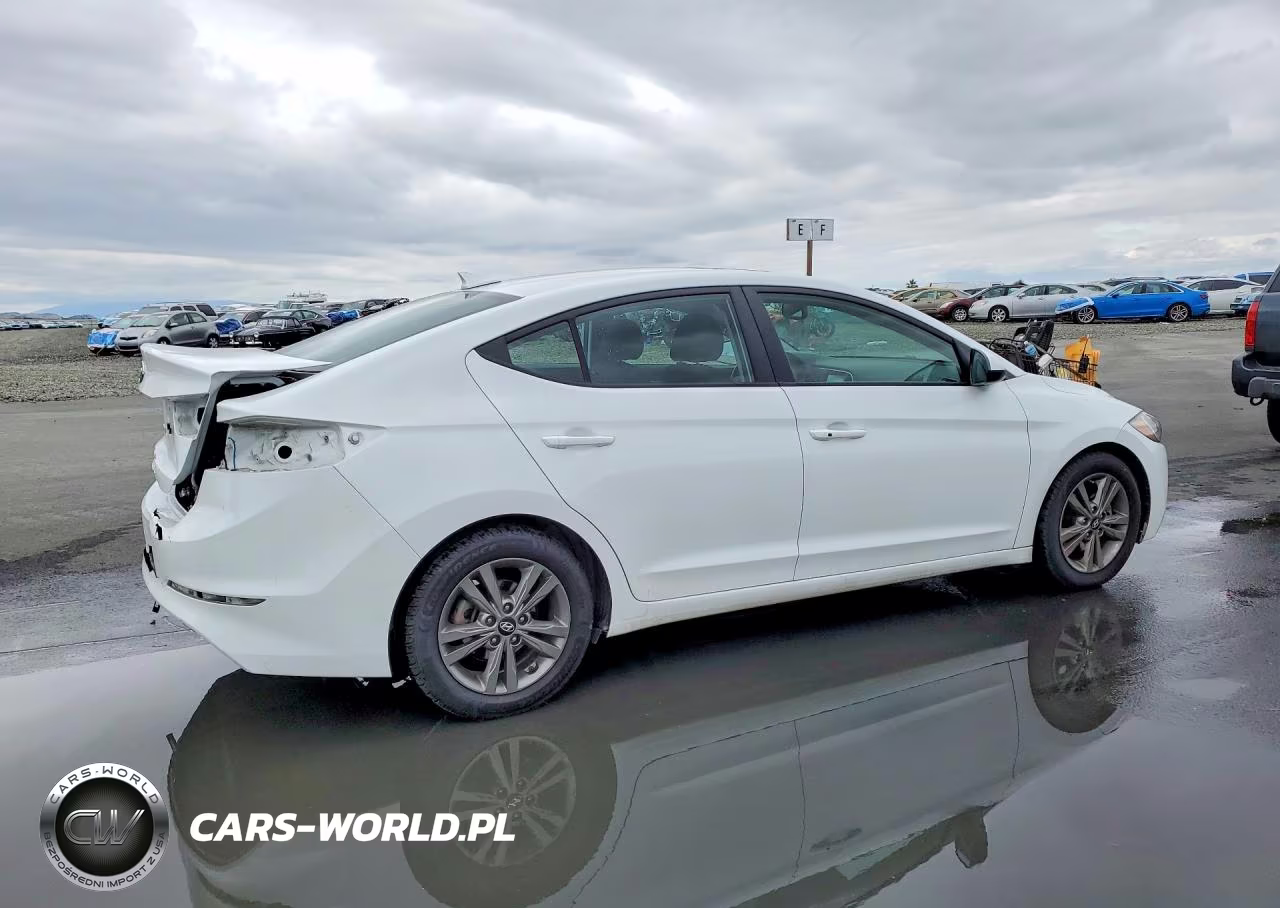 2018 Hyundai Elantra Sel VIN:5NPD84LF2JH300421 - 3