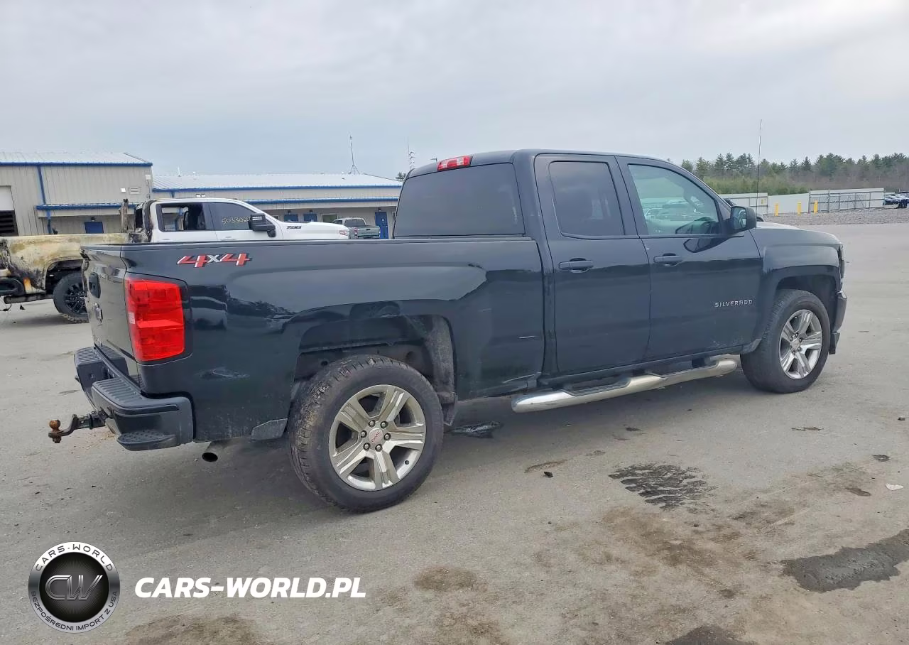 2018 Chevrolet Silverado 1500 Custom VIN:1GCVKPEC6JZ121978 - 3