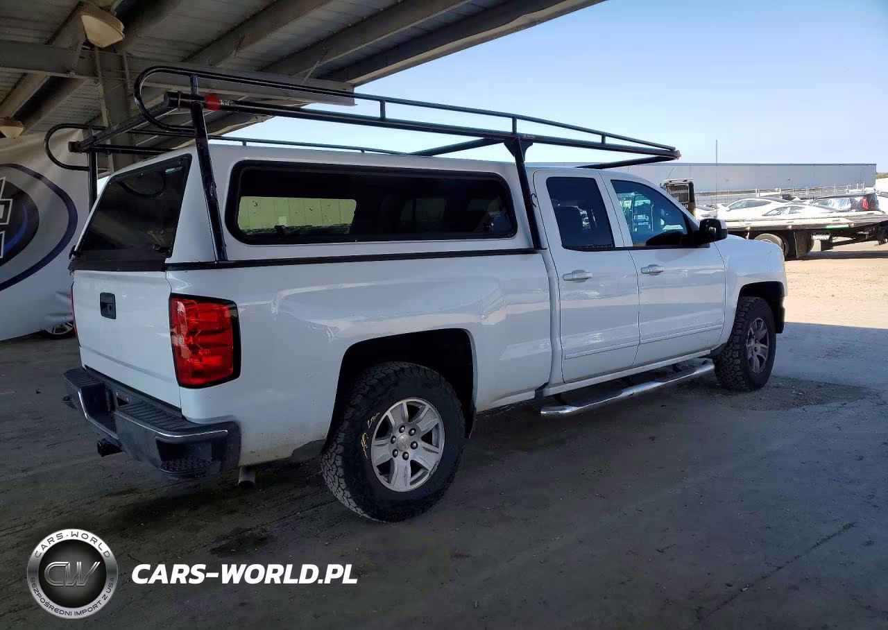 2018 Chevrolet Silverado C1500 Lt VIN:1GCRCREC1JZ251483 - 3