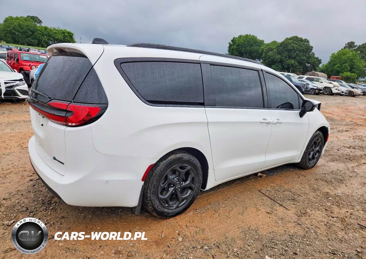 2025 Chrysler Pacifica Hybrid Select VIN:2C4RC1S7XSR574287 - 3