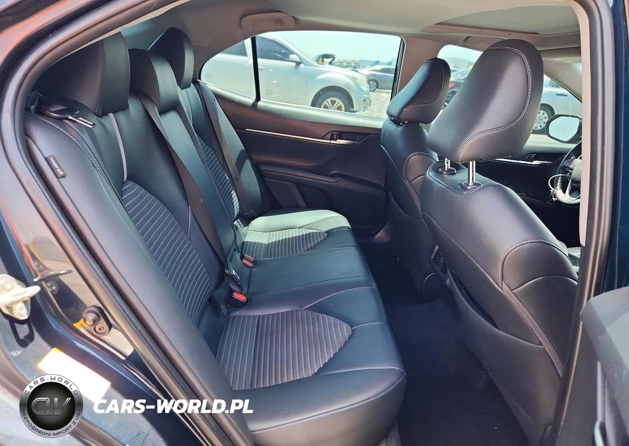 2018 Toyota Camry Se VIN:4T1B11HK0JU615073 - 10