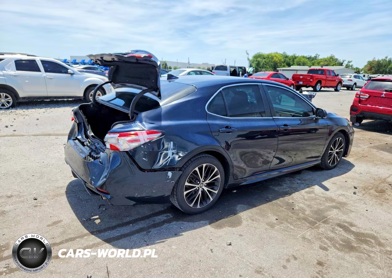 2018 Toyota Camry Se VIN:4T1B11HK0JU615073 - 3