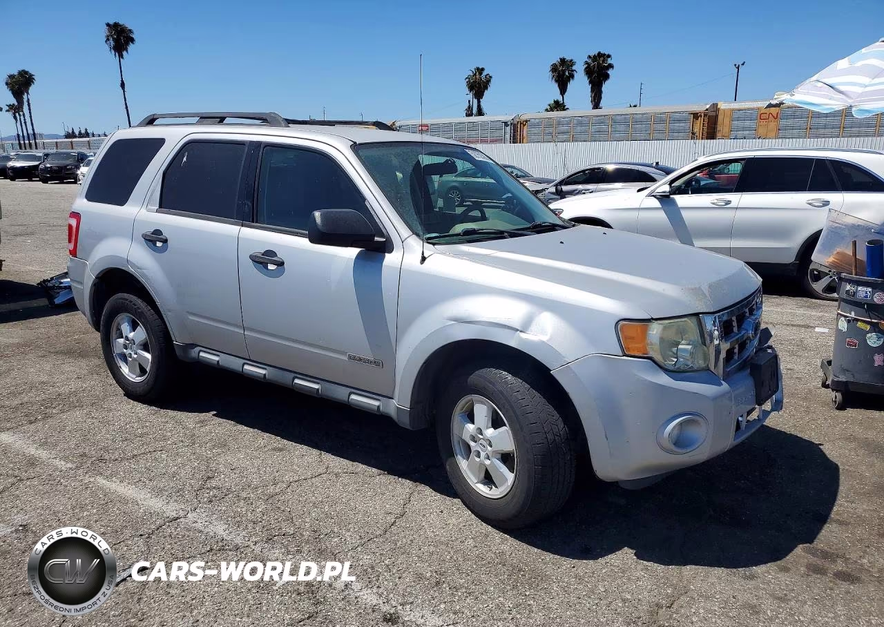 2008 Ford Escape Xlt VIN:1FMCU03ZX8KE69586 - 4