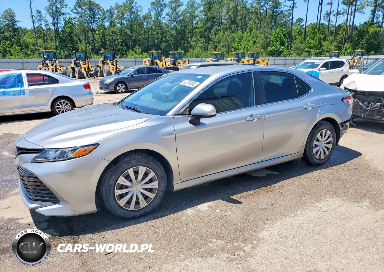 2020 Toyota Camry Le – zdjęcie 1 z 13