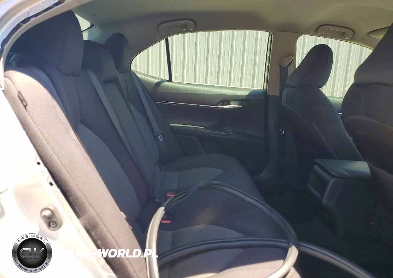 2020 Toyota Camry Le VIN:4T1C31AK5LU539457 - 10