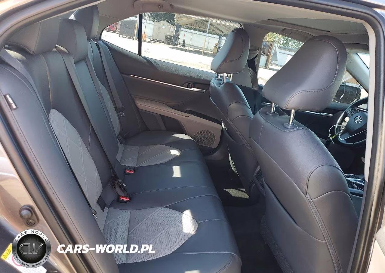 2018 Toyota Camry Hybrid Xle VIN:4T1B21HK3JU501727 - 10