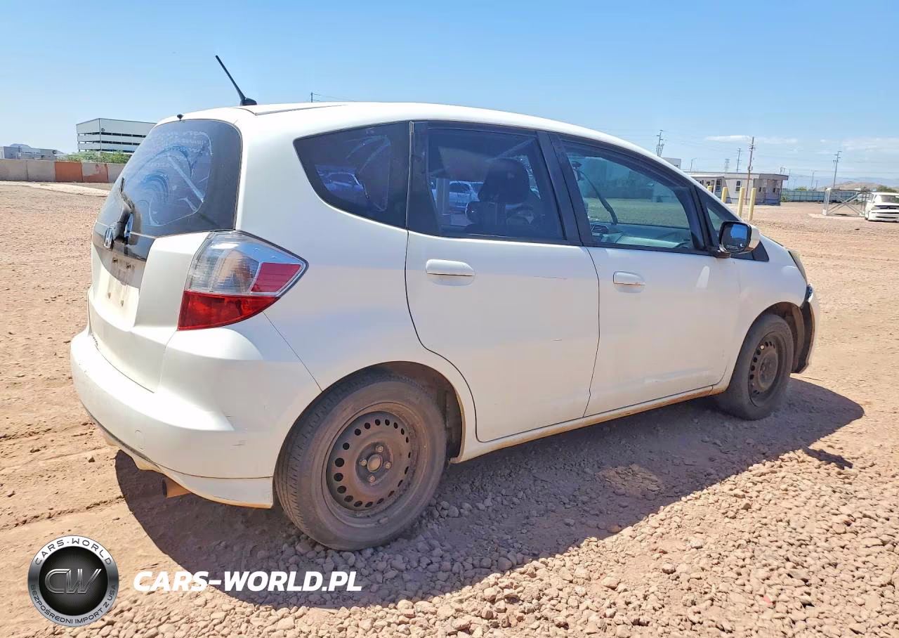 2013 Honda Fit VIN:JHMGE8G37DC014270 - 3