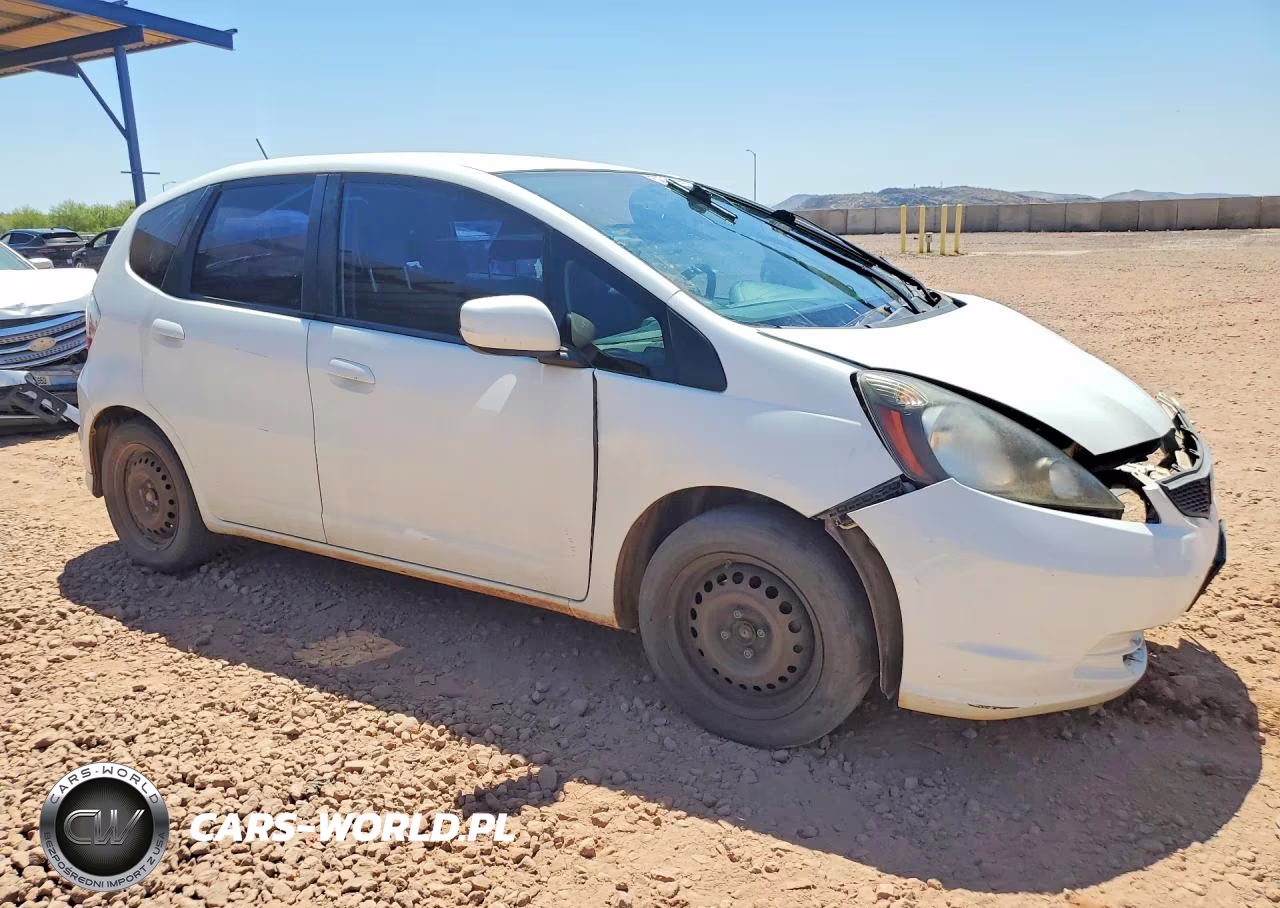 2013 Honda Fit VIN:JHMGE8G37DC014270 - 4