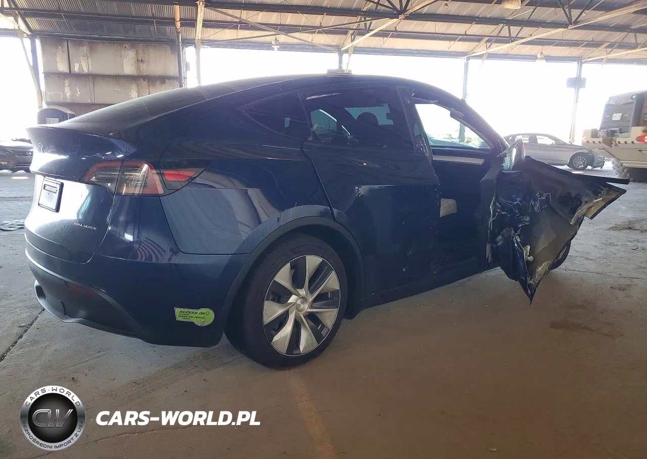 2023 Tesla Model Y VIN:7SAYGAEE0PF682627 - 3