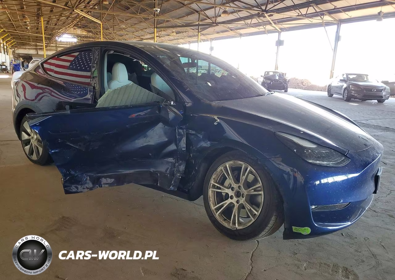 2023 Tesla Model Y VIN:7SAYGAEE0PF682627 - 4