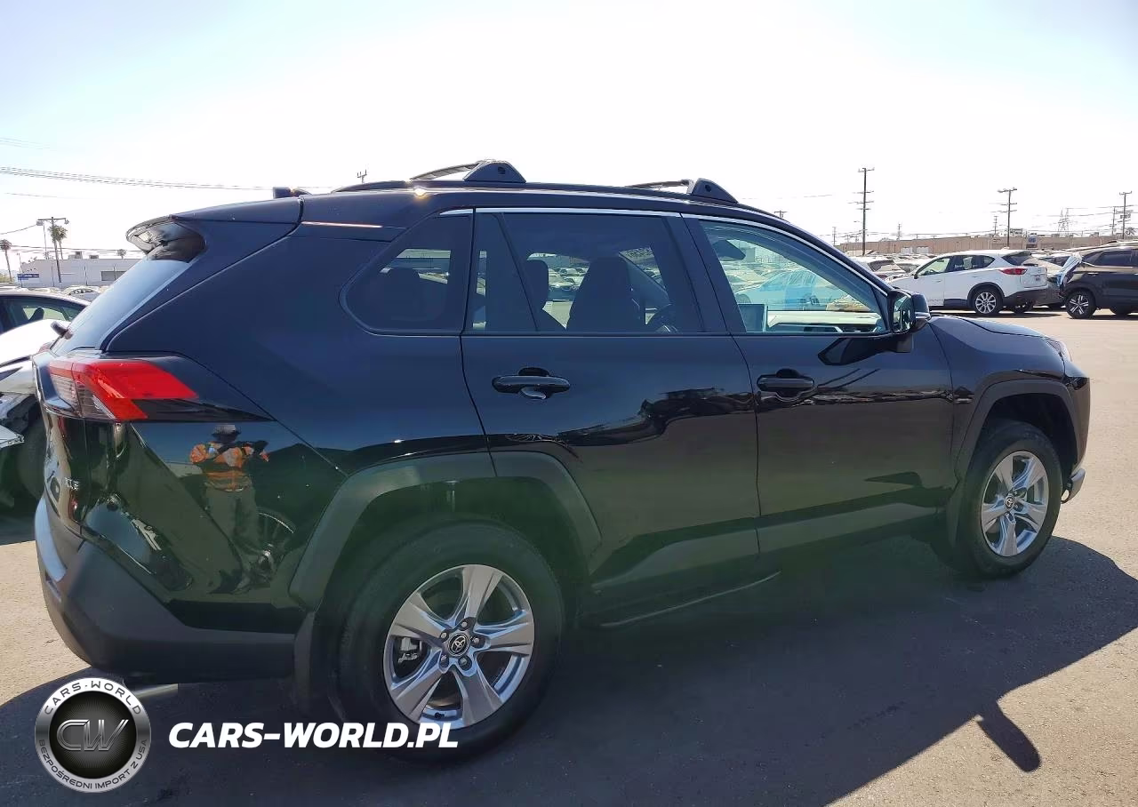 2025 Toyota Rav4 Xle VIN:2T3W1RFV7SW406810 - 3