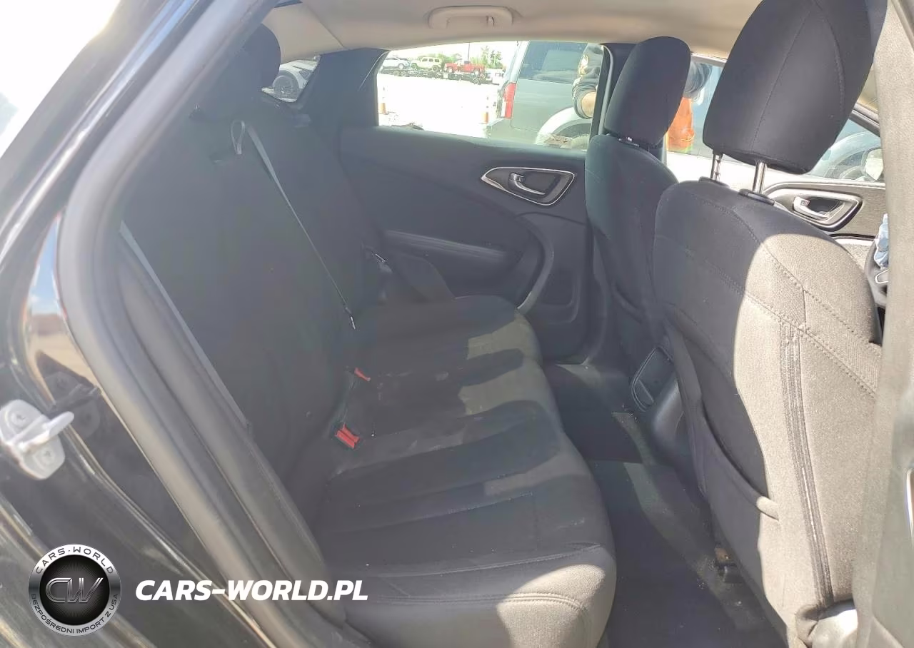 2015 Chrysler 200 Limited VIN:1C3CCCAB9FN626135 - 10